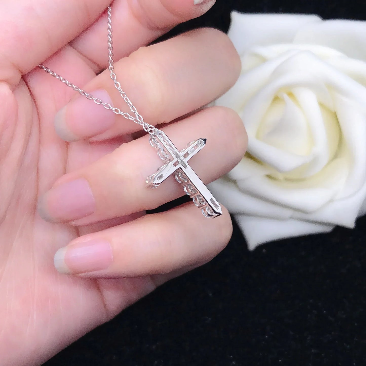 18K AU750 White Gold Cross Pendant D VVS1 Round Cut Moissanite Diamond - Empire P.E