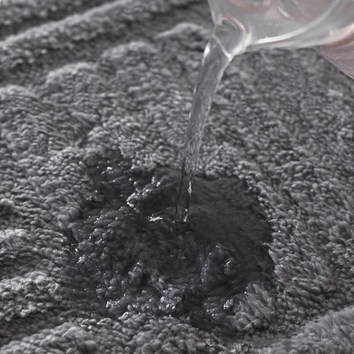 Simple bathroom absorbent floor mat