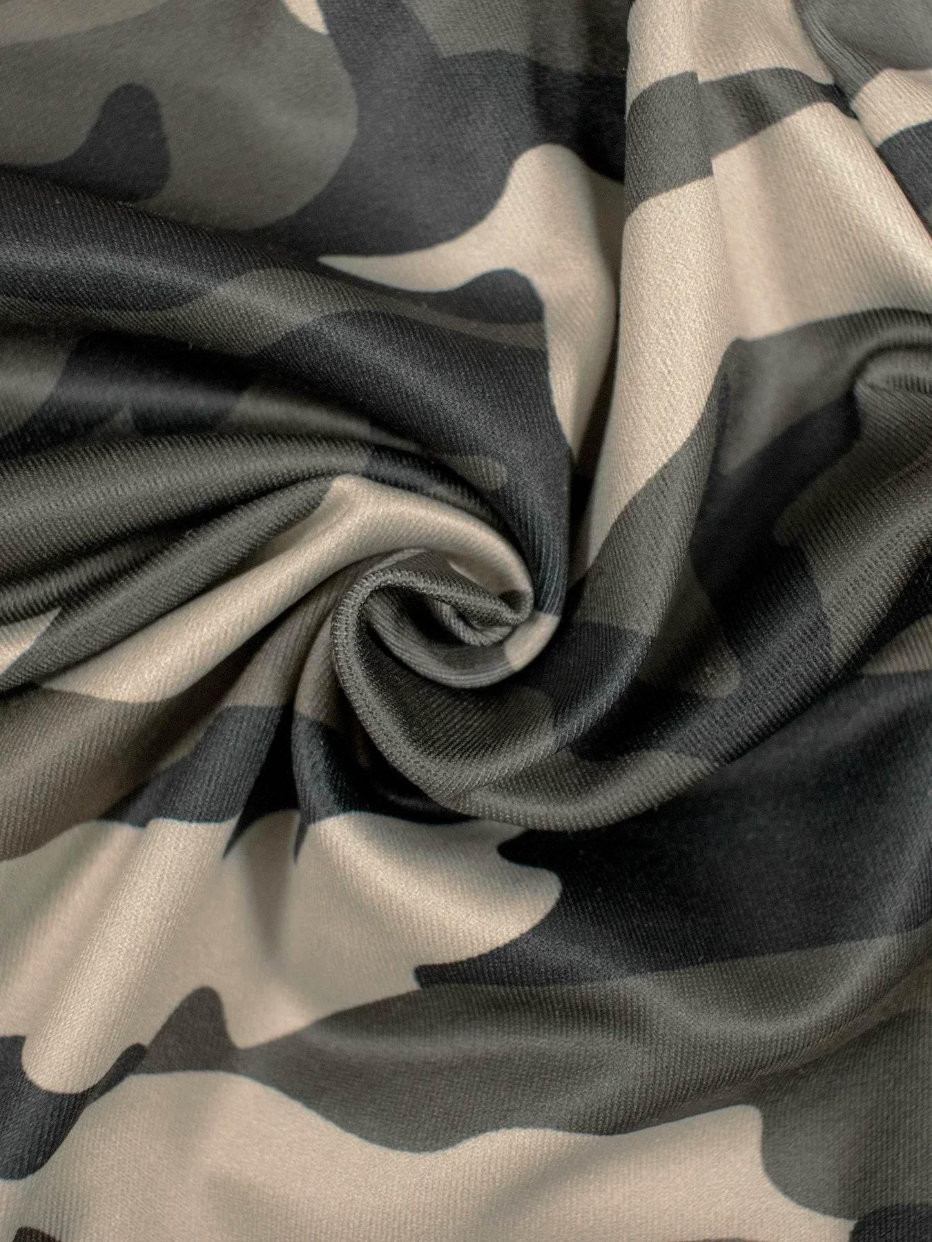 Plus Size Women's Camo Capri Leggings with Side Stripe Cutouts Stylish High Elasticity Knit Sporty Fashionable Casual Pants - Empire P.E